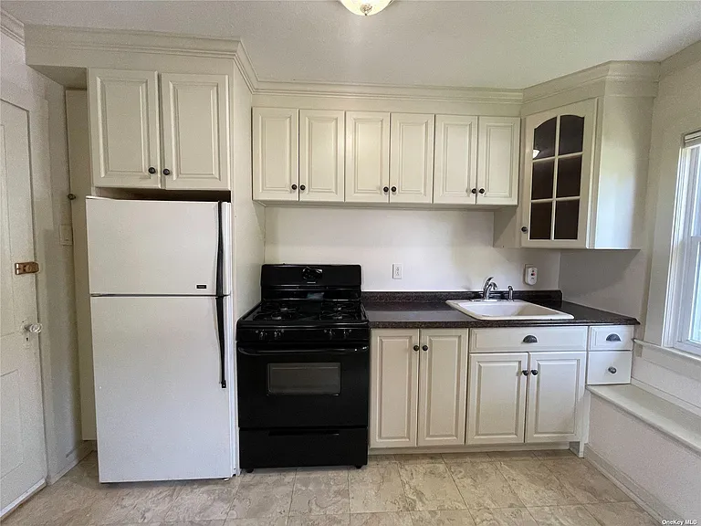 293 W Shore Rd #4 — Photo 7