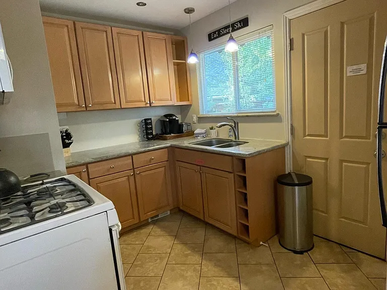 1413 Friant Dr — Photo 15