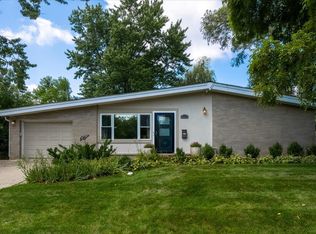 872 Virginia Rd, Highland Park, IL 60035