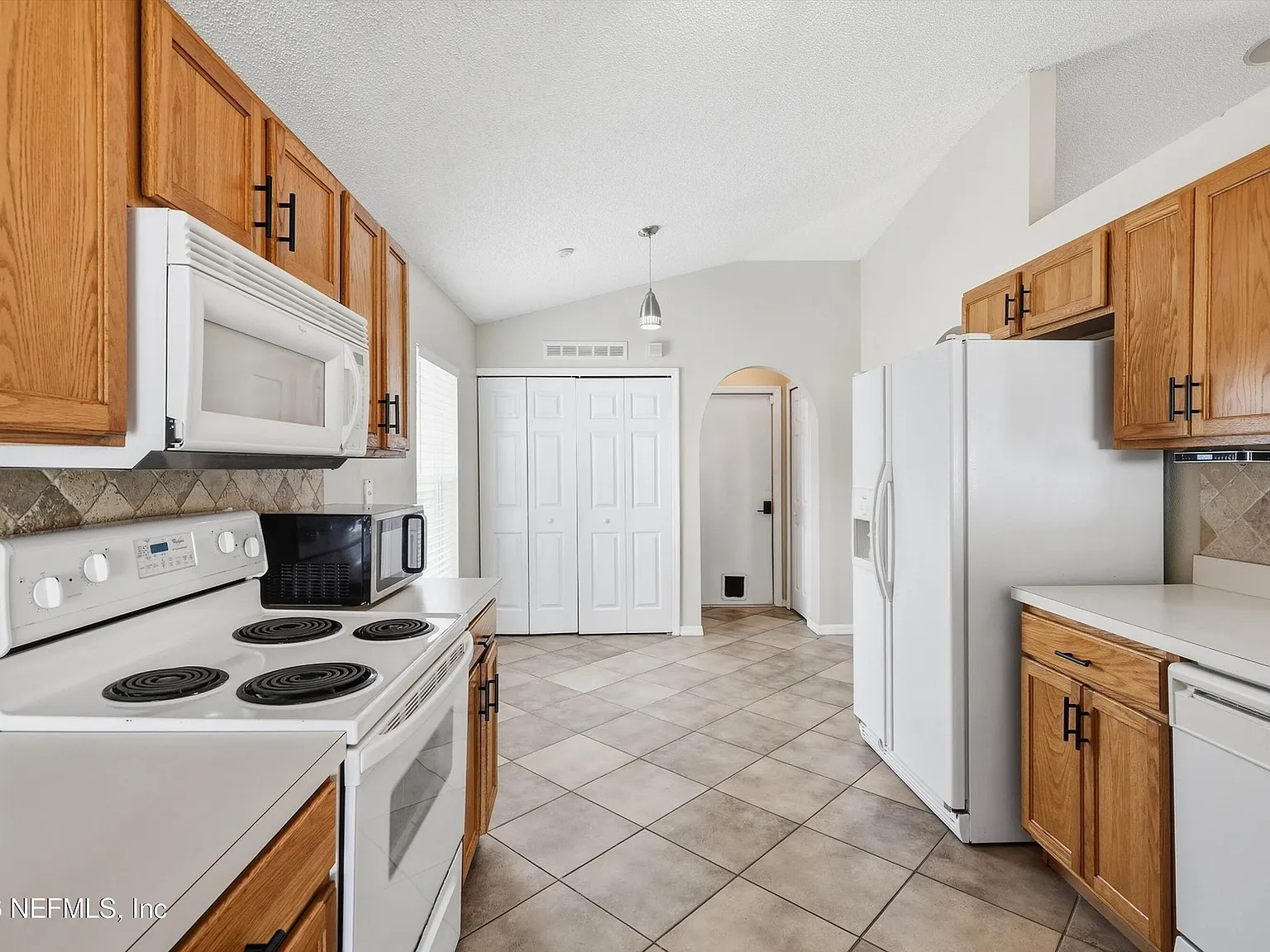 3 bed, 2.0 bath, 1632 sqft, $1,700 — Photo 3