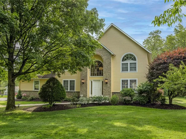 7 Juniper Ln, New Hartford, NY 13413