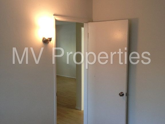 5th image of 3061 1/2 Hawthorn St