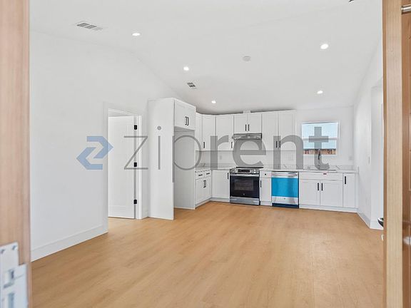 5th image of 374 S 21st St #2