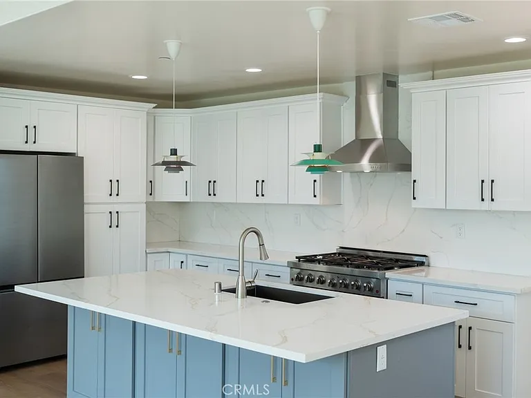 714 N Chestnut Ave — Photo 10