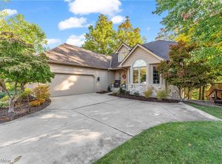 2239 Whispering Cove Cir #31, Westlake, OH 44145