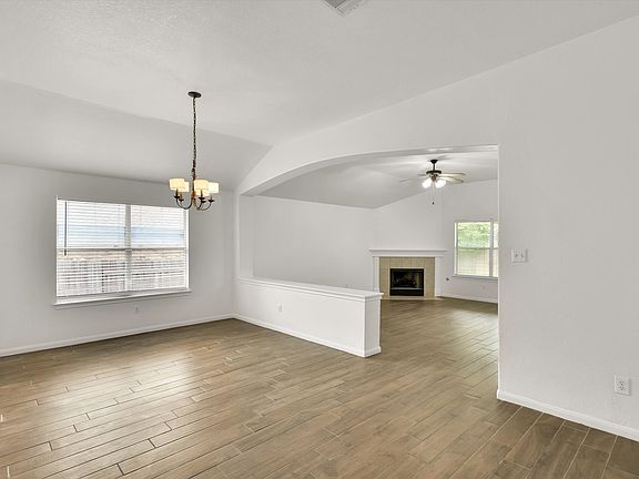 4th image of 808 Meadow Bluff Ct