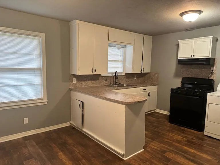 1105 N White Oak Rd — Photo 4