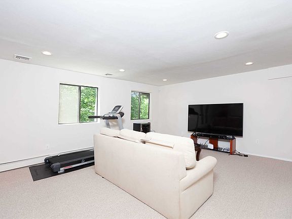 5th image of 44 Glades Way