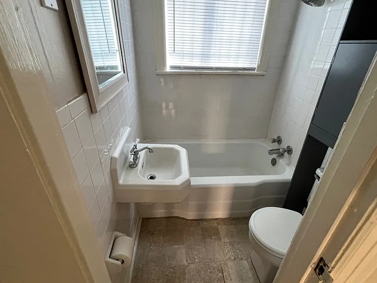1417 Center St #5 — Photo 2