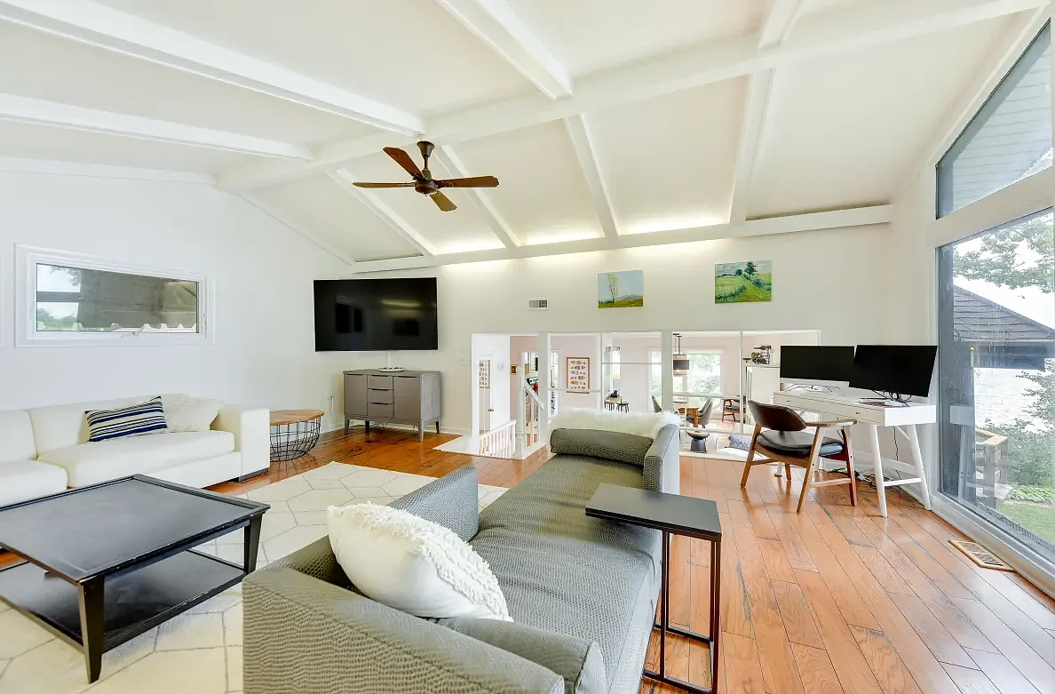 33460 N Lakeview Ct — Photo 1