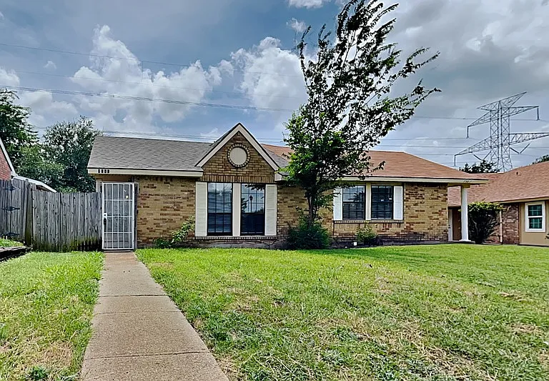 7313 Pineberry Rd — Photo 1