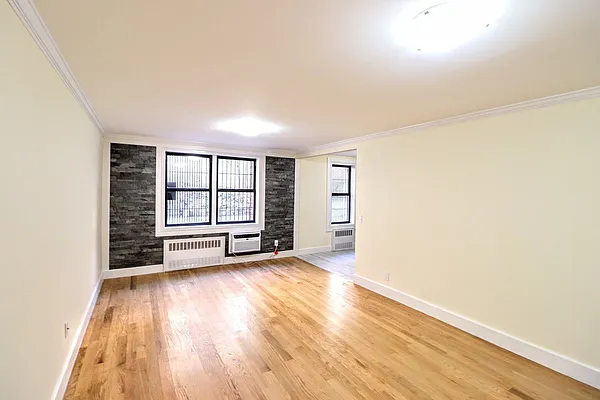 Rented by Bruma Realty LLC | media 35