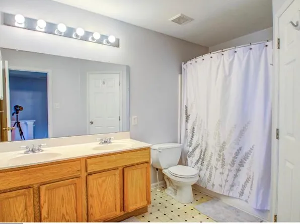 4 Casey Ct, Bear, DE 19701