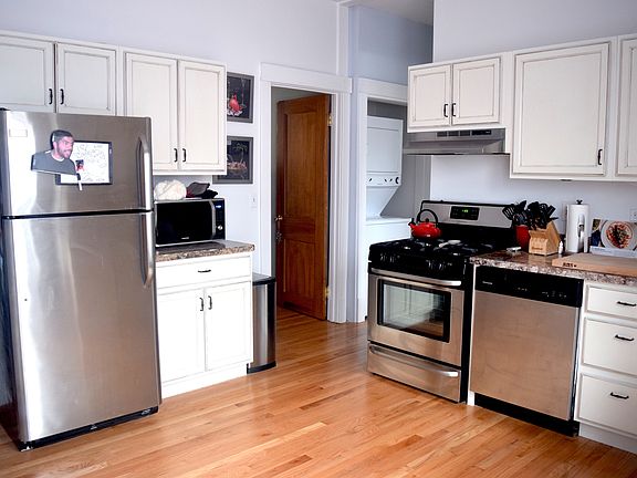3rd image of 3301 W Dickens Ave #1F