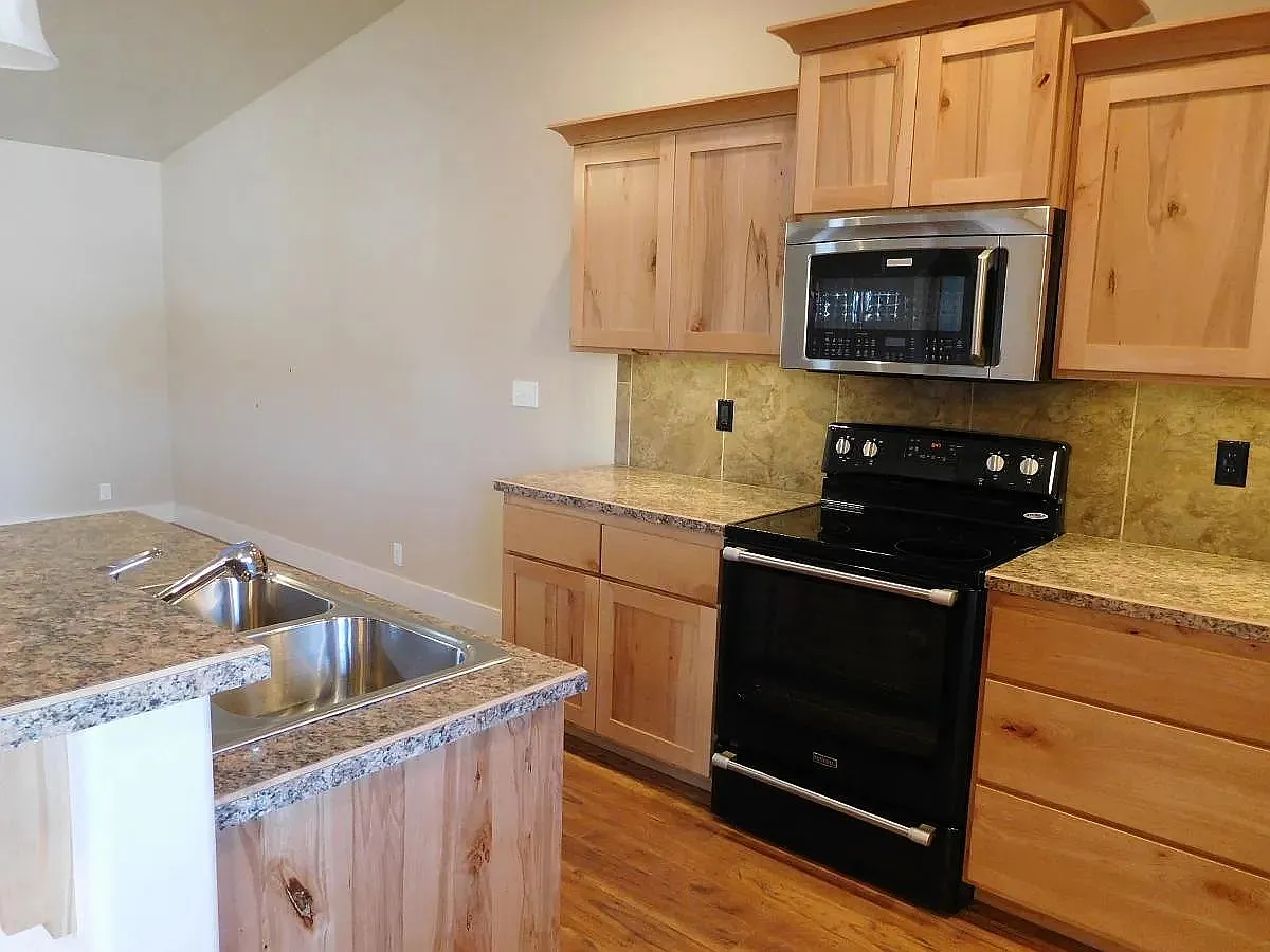 2 bed, 1367 sqft, $1,875 — Photo 3