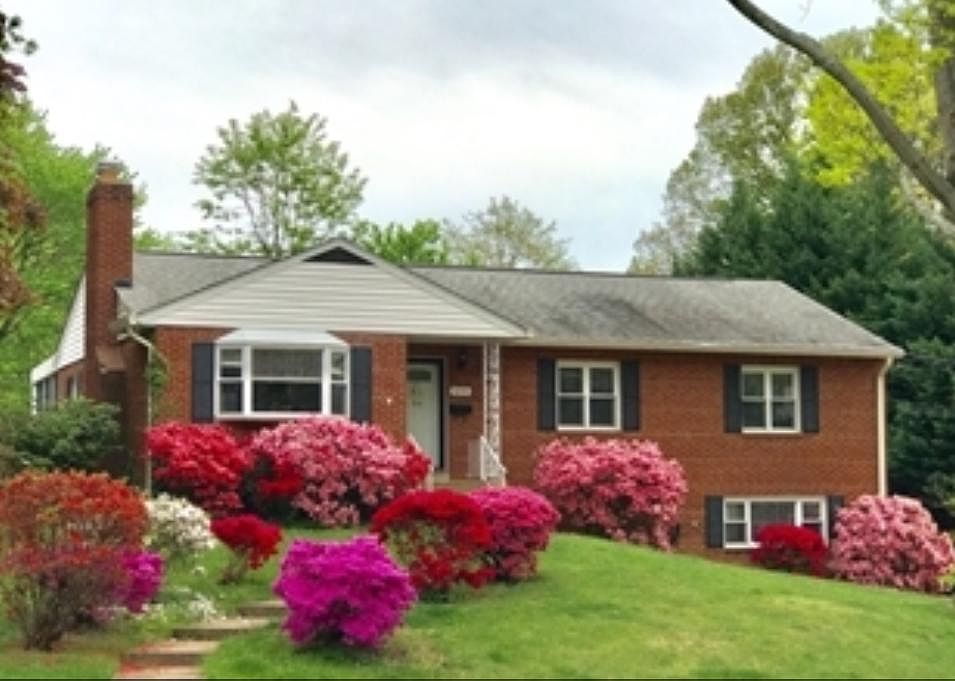 1st image of 3203 Patrick Henry Dr