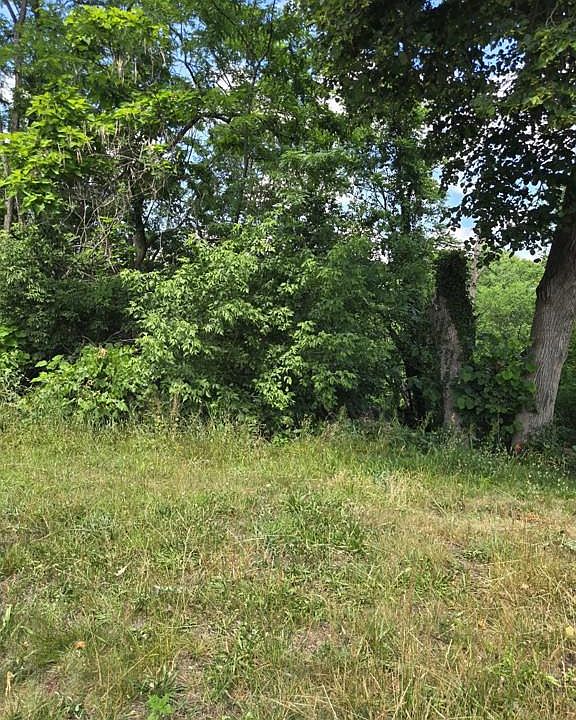 2nd image of 615 Erford Rd