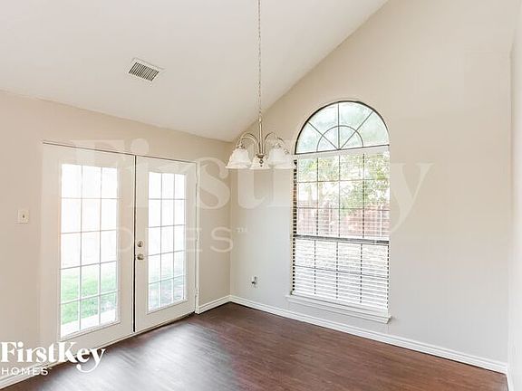 5th image of 7702 Clairmont Ave