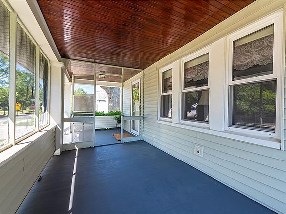 5th image of 19660 Riverview Ave
