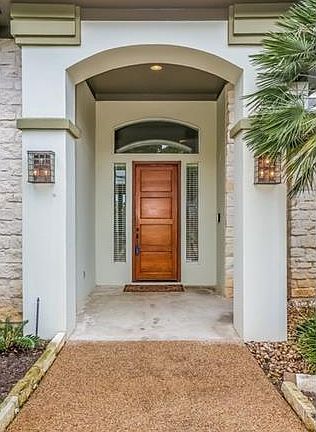 2nd image of 8704 Glenlake Dr
