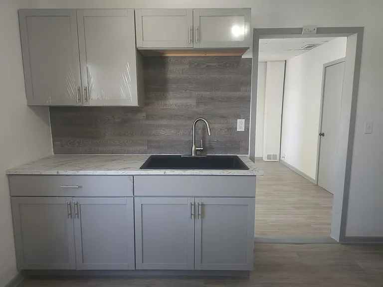 1225 Cherry St — Photo 3