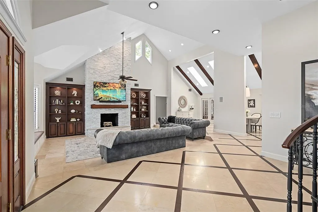 4 bed, 3.0 bath, 3955 sqft, $6,900 — Photo 4