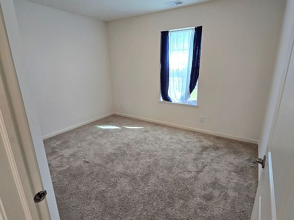 5th image of 1123 Hawk Hollow Dr
