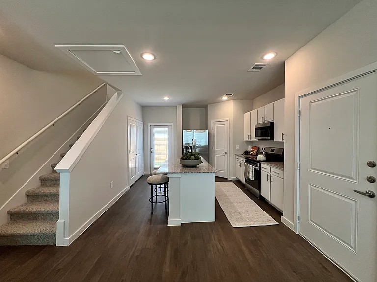 Gaston Dr — Photo 7