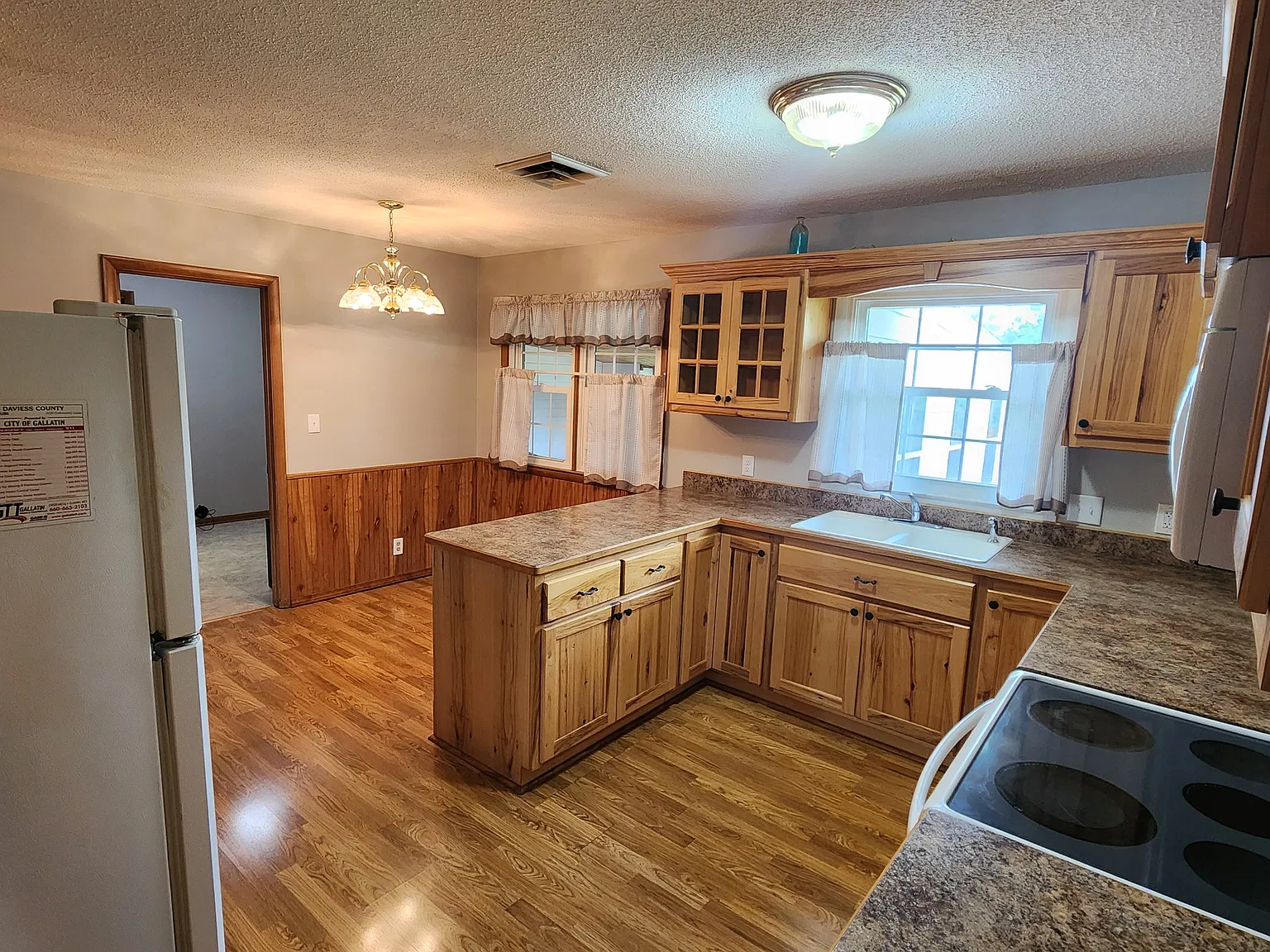2 bed, 1.5 bath, 1586 sqft, $1,250 — Photo 2