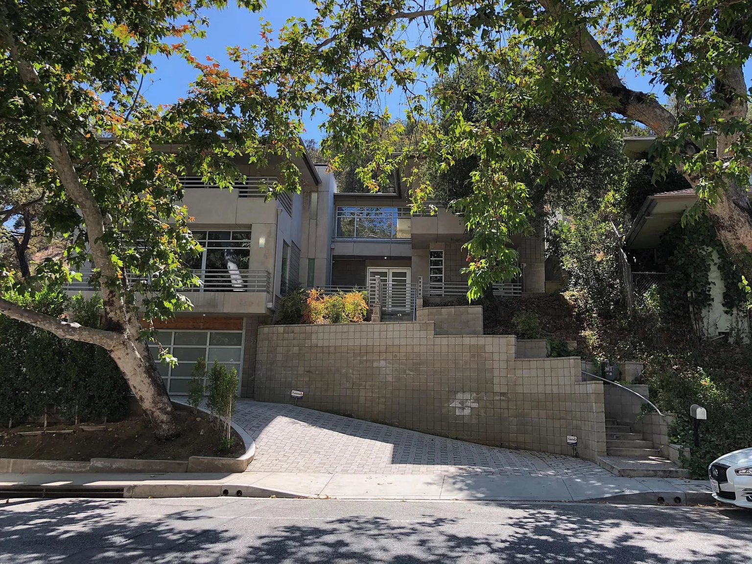 2827 Chevy Chase Drive — Photo 2