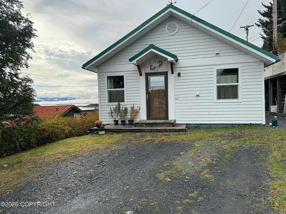 1st image of 225 Alder Ln