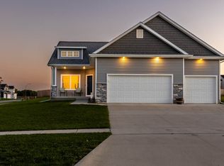 526 SE Hollow Ct, West Des Moines, IA 50265