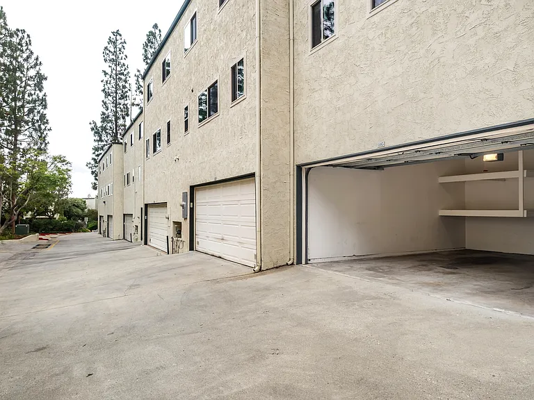 11260 Overland Ave #23G — Photo 28