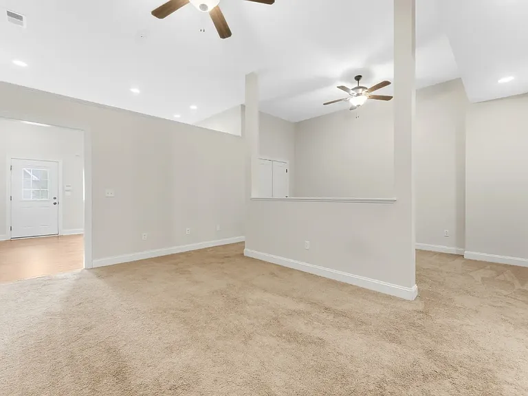 107 Trescott Ln — Photo 5