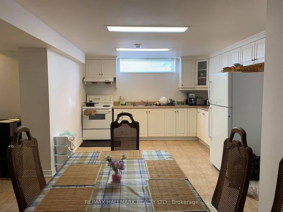 4th image of 415 Marybay Cres