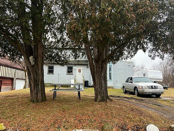 2nd image of 273 Reed St