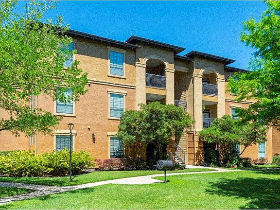 Estancia Buildings
