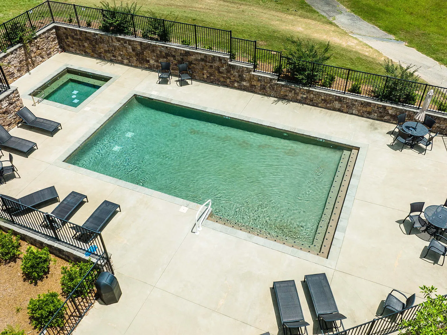 2 bed, 1176 sqft, $1,650 — Photo 4