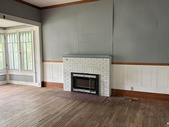 2nd image of 618 Columbia St
