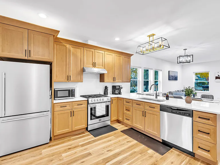 535 Ashland Ave — Photo 39