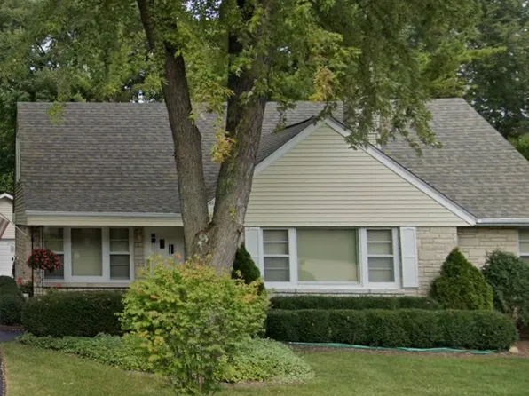 232 E Ellis Ave, Libertyville, IL 60048