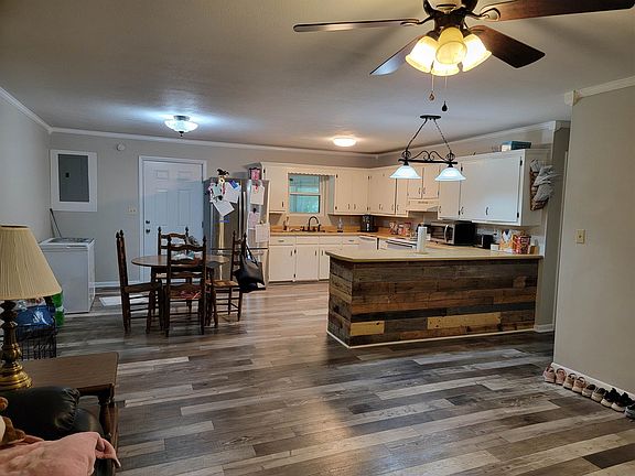 2nd image of 485 Aubrey Dr