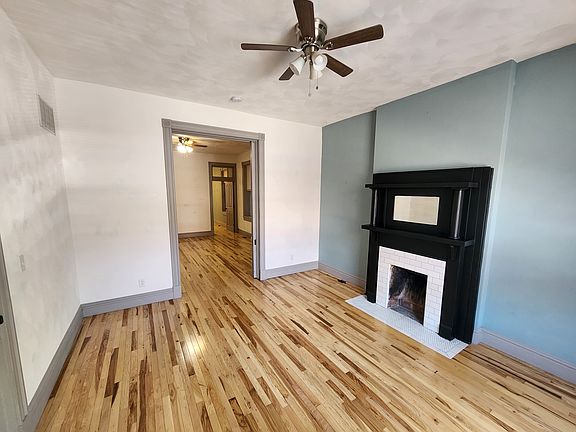 3rd image of 3230 Oregon Ave #1F
