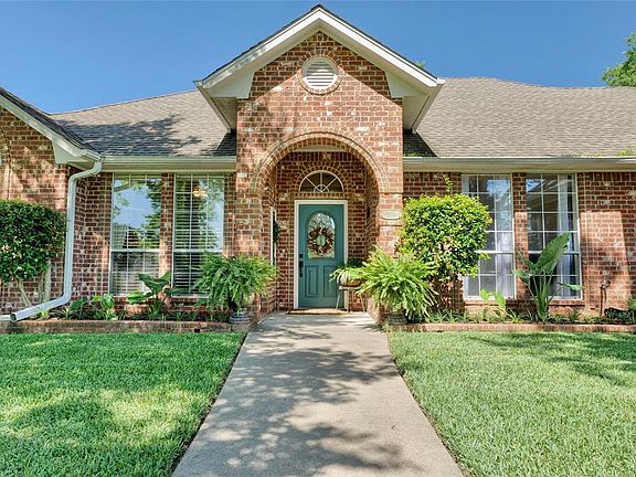 2nd image of 108 Saint Andrews Cir