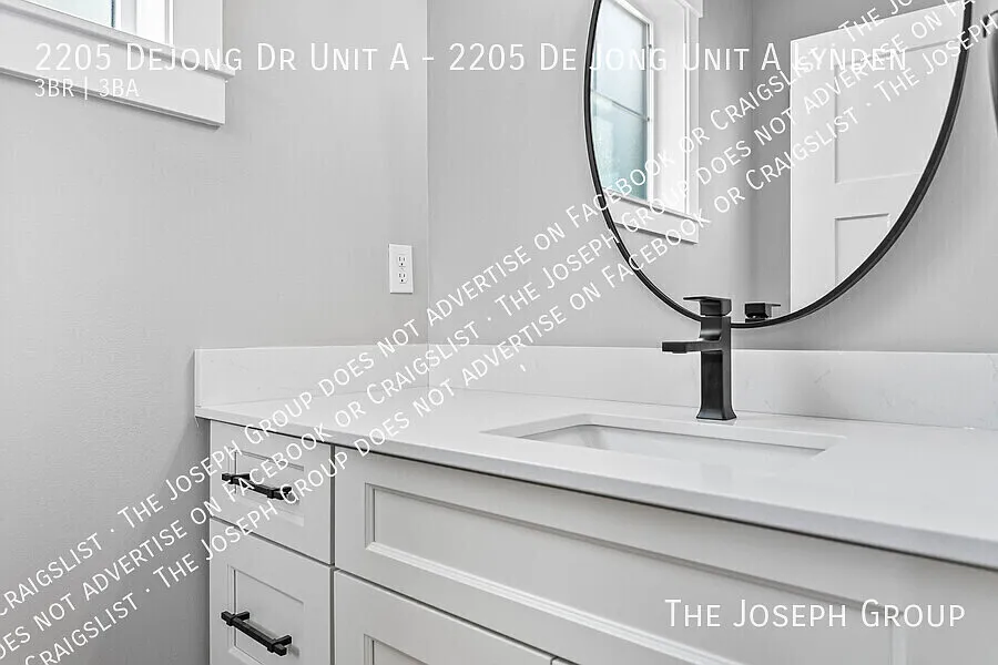 Inviting 3BR/2.5BA Apartment Home in Lynden! — Photo 4