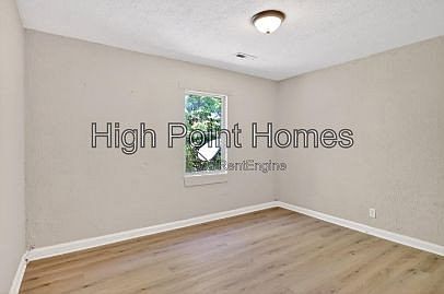 3rd image of 423 Carver Ln