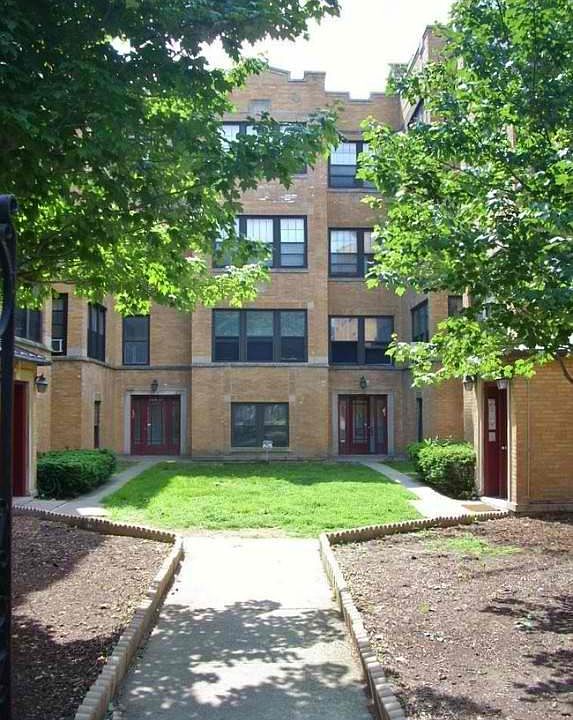 1st image of 2624 N Rockwell St #2C