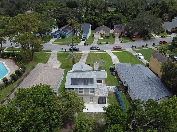 3rd image of 682 Ascot Cir