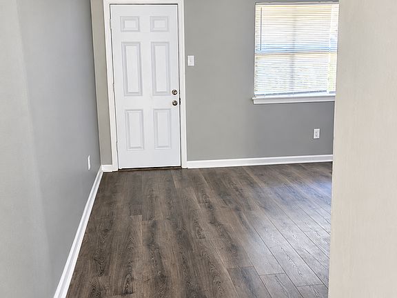 2nd image of 1604 Lewellen Rd