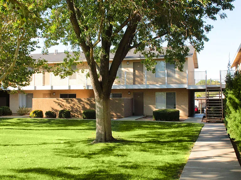 Hesperia Regency Apartments — Photo 16